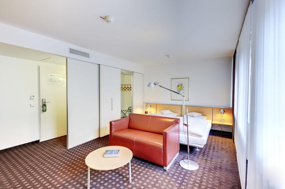 Maternushaus Hotel Koln Bagian luar foto